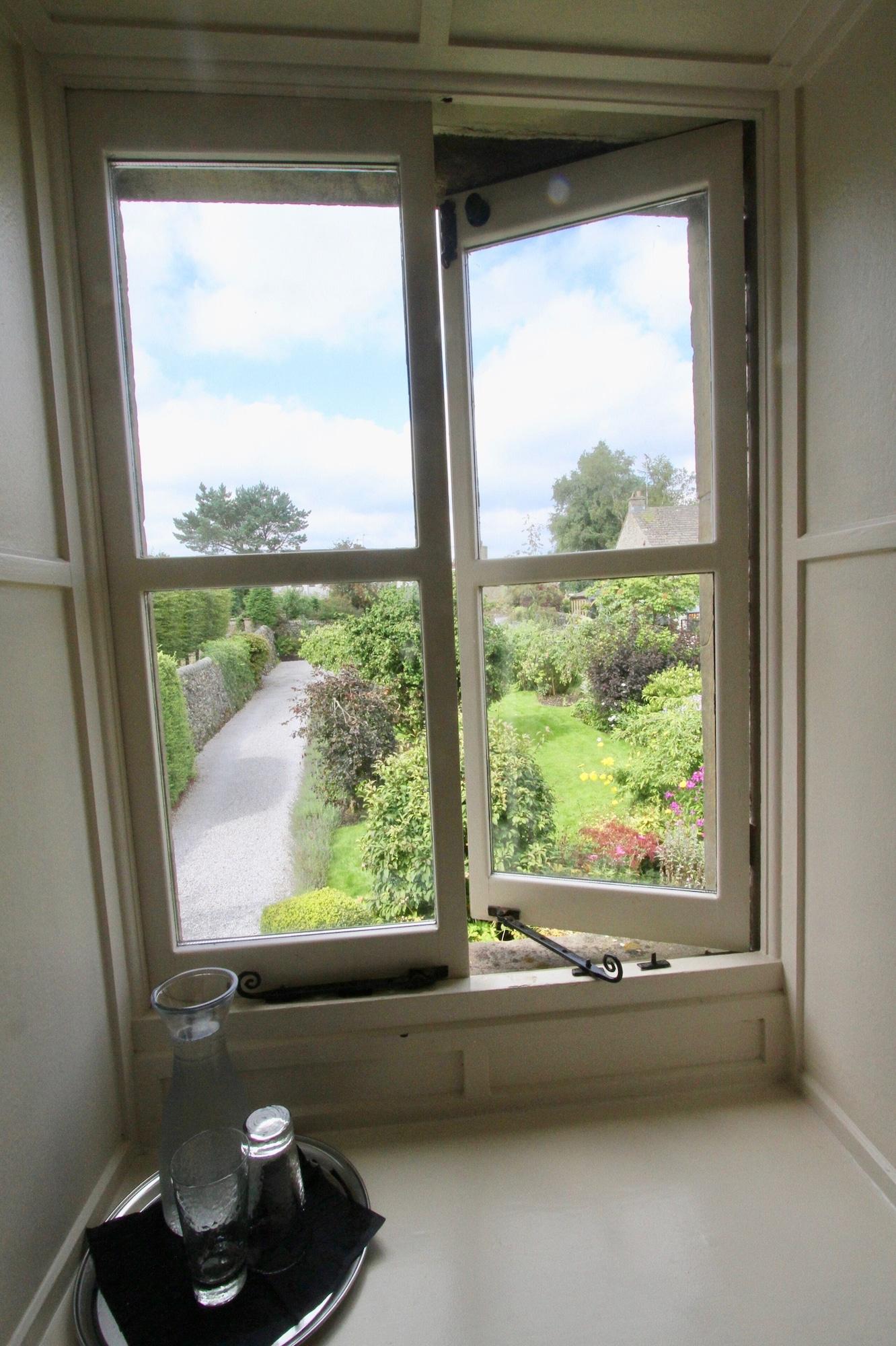 Ashfield House Hotel Grassington Exterior photo A window