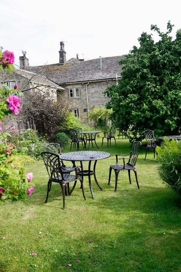 Ashfield House Hotel Grassington Exterior photo The garden at the Old Swan