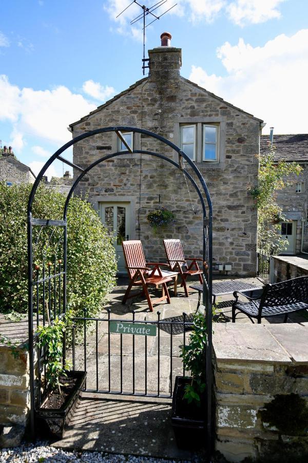 Ashfield House Hotel Grassington Exterior photo The old stable courtyard