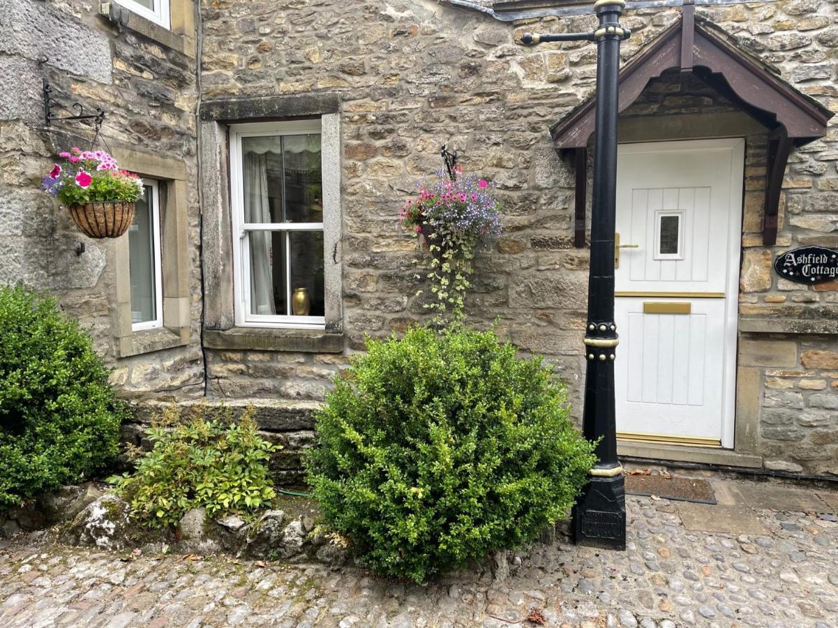 Ashfield House Hotel Grassington Exterior photo The smallest house in England