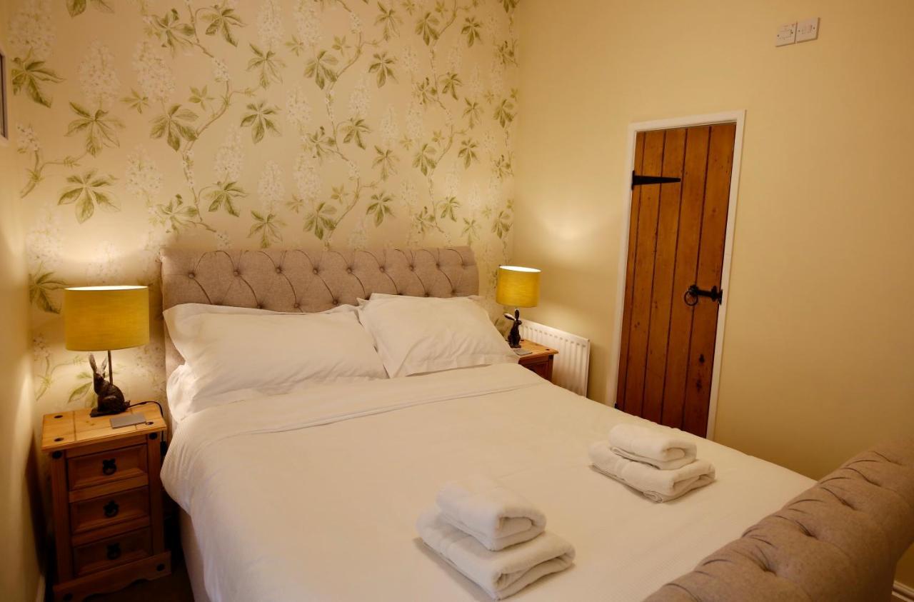 Ashfield House Hotel Grassington Room photo A bedroom at the Old Post Office